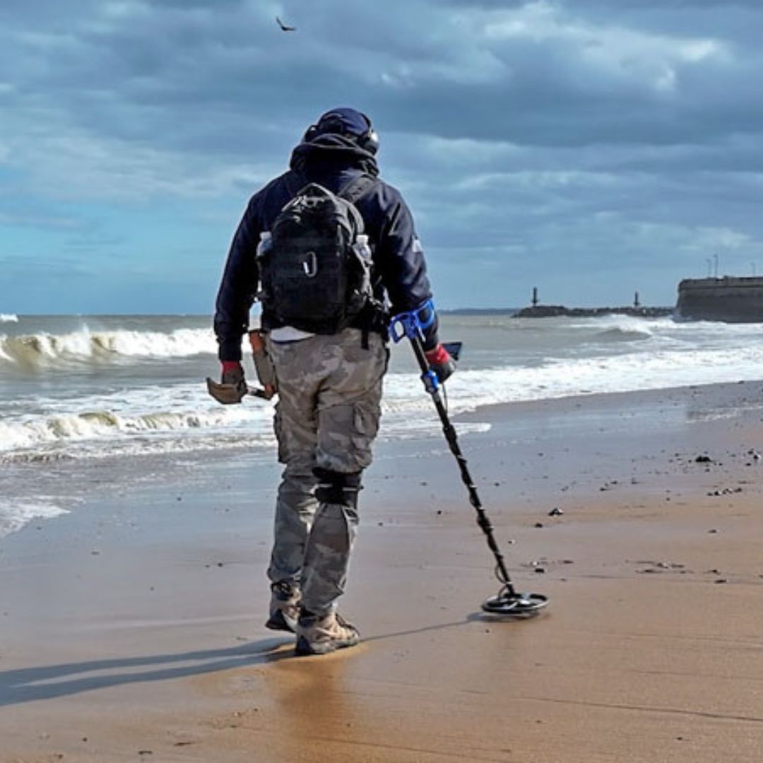 Garrett Vortex VX9 professional metal detector perfect for beach metal detecting